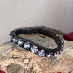 5/$10❤️❤️❤️Vintage 90s Gunmetal Black & Rhinestoned Stretchy Bracelet